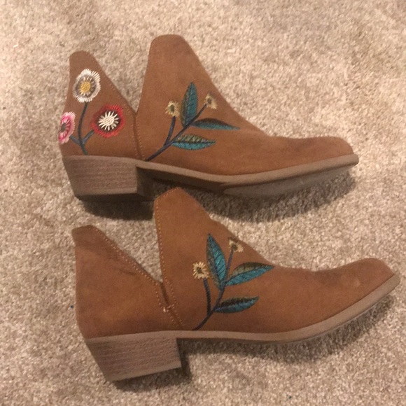 Embroidered booties - Picture 1 of 6
